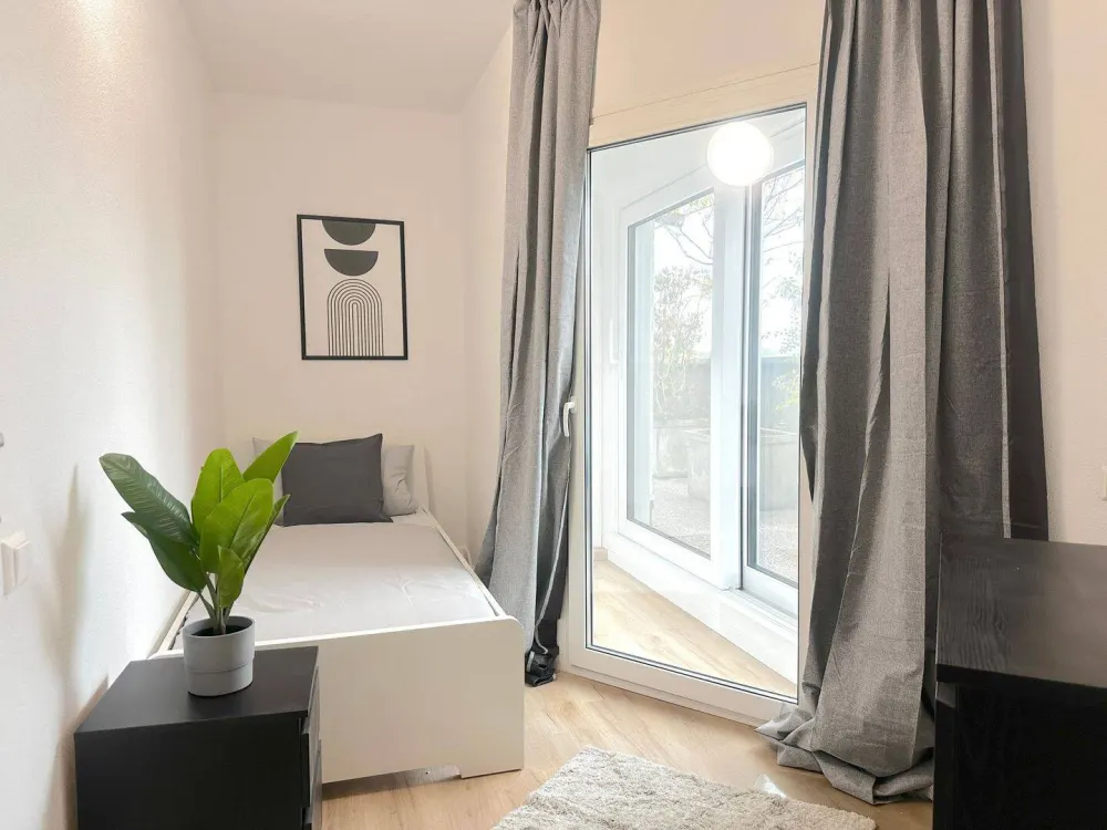 WG-Zimmer frei - Homburger Landstraße 691 in Frankfurt am Main ??