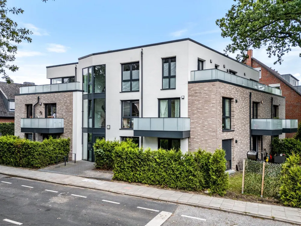 Neuwertige 3-Zimmer-Wohnung mit Dachterrasse, Balkon und TG-Stell