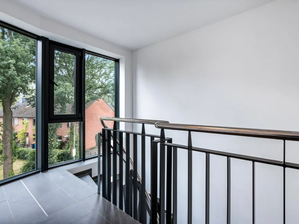 Neuwertige 3-Zimmer-Wohnung mit Dachterrasse, Balkon und TG-Stell