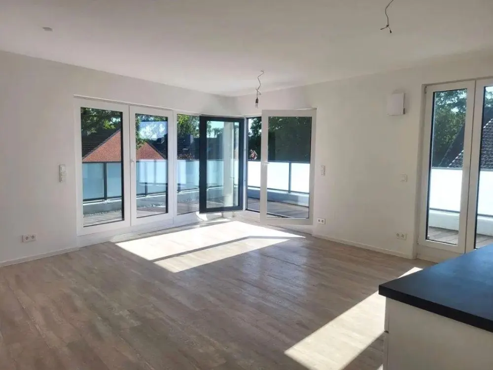 Neuwertige 3-Zimmer-Wohnung mit Dachterrasse, Balkon und TG-Stell
