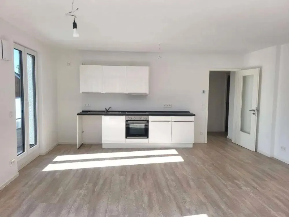 Neuwertige 3-Zimmer-Wohnung mit Dachterrasse, Balkon und TG-Stell