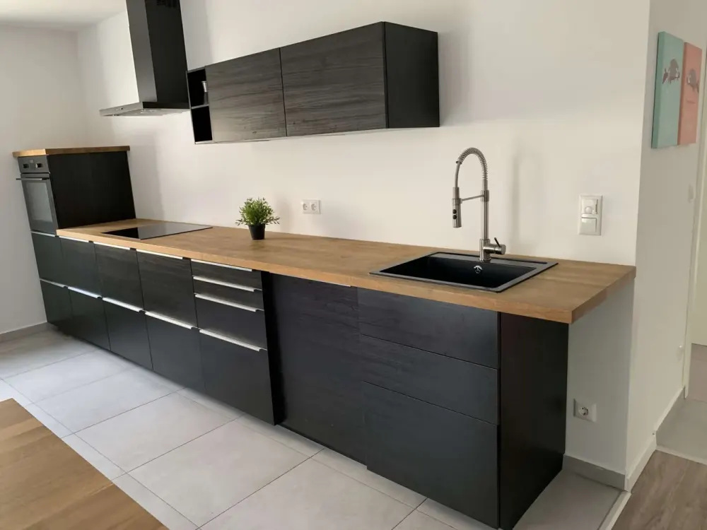 Moderne 3-Zimmer-Wohnung mit offener Wohnküche, Balkon, Garten & Klimaanlage in Stein Deutenbach
