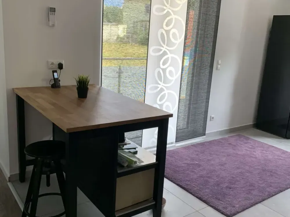 Moderne 3-Zimmer-Wohnung mit offener Wohnküche, Balkon, Garten & Klimaanlage in Stein Deutenbach