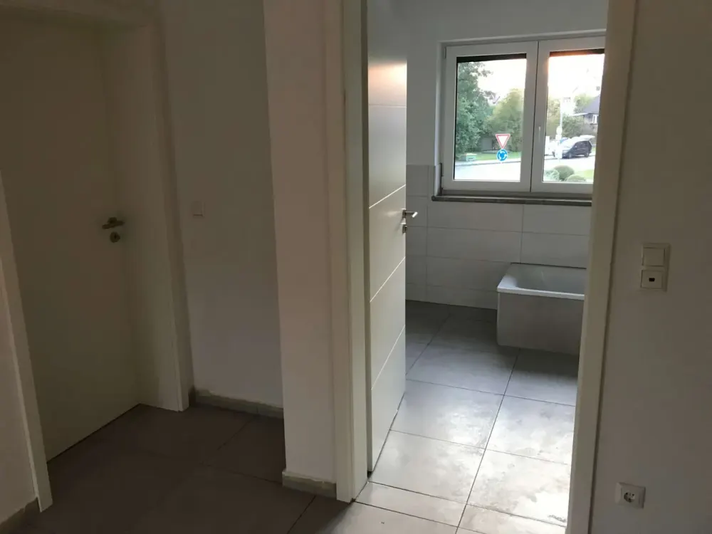 Moderne 3-Zimmer-Wohnung mit offener Wohnküche, Balkon, Garten & Klimaanlage in Stein Deutenbach