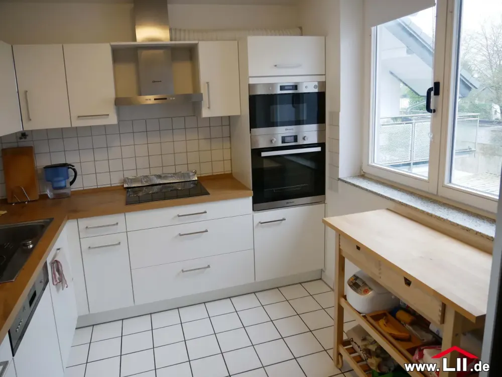 Frankfurt-Hausen: Möblierte 5-Zimmer Wohnung mit großem Balkon