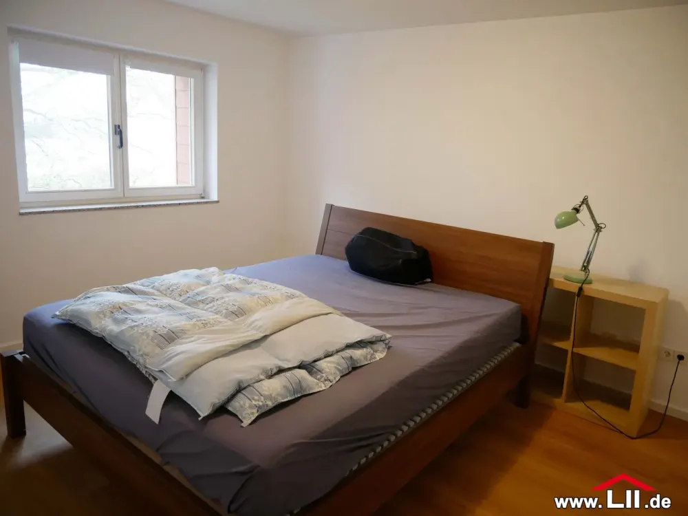 Frankfurt-Hausen: Möblierte 5-Zimmer Wohnung mit großem Balkon