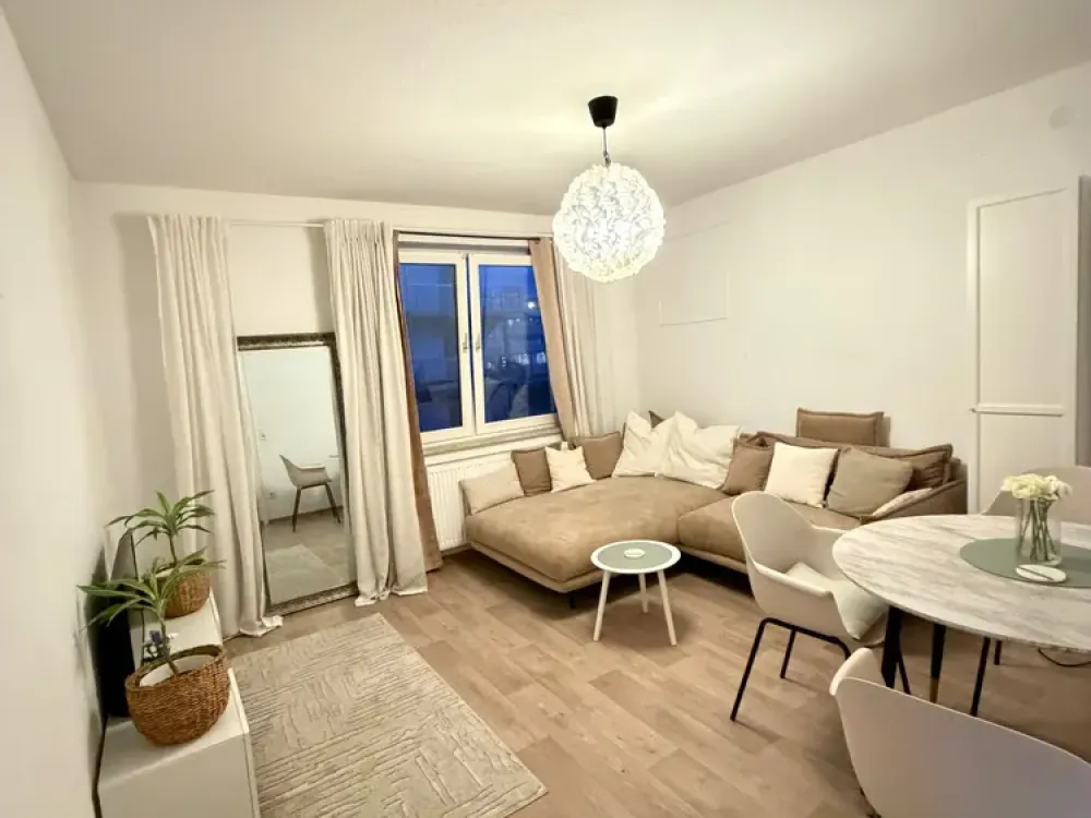 Modern sanierte 2-Zimmer-Wohnung mit hochwertiger Einbauküche in Nürnberg-Schweinau