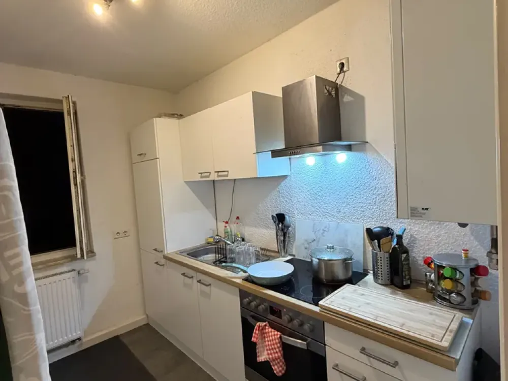 Modern sanierte 2-Zimmer-Wohnung mit hochwertiger Einbauküche in Nürnberg-Schweinau