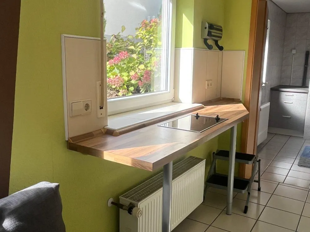 Beautiful and bright 1-room basement apartment fully furnished!