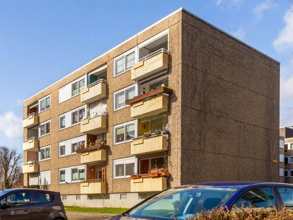 Teilmöblierte ruhige 3 Zimmer Wohnung mit Aufzug und eigenem PKW-Stellplatz