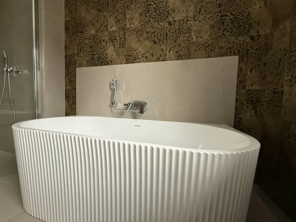 Modern First-Time Rental 2-Room Apartment with Elevator, Large Balcony & Good Layout in DO-Brechten