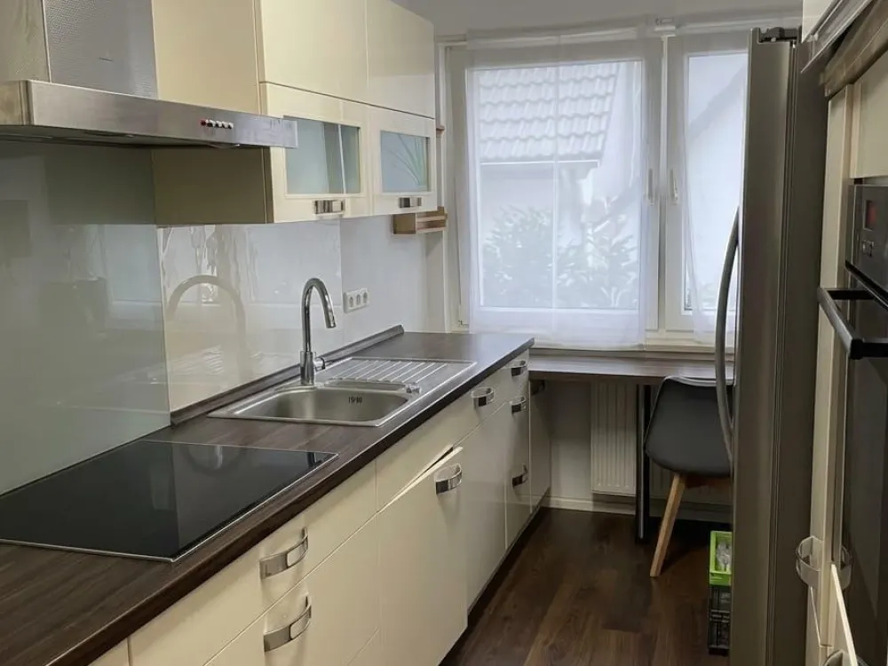 Hochwertige 3-ZW mit Balkon, carport & Einbauküche. Kallenberg