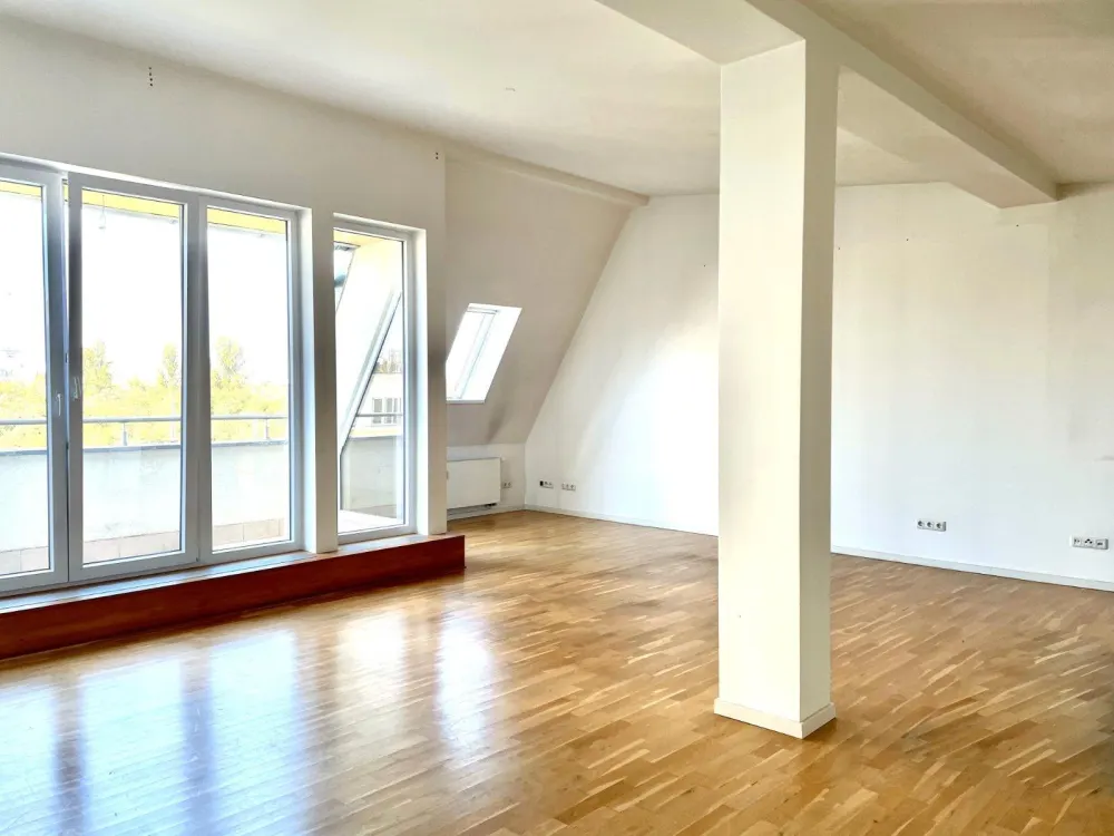 Moderne Dachgeschosswohnung in Ku´Damm Nähe - 2 Jahresvertrag
