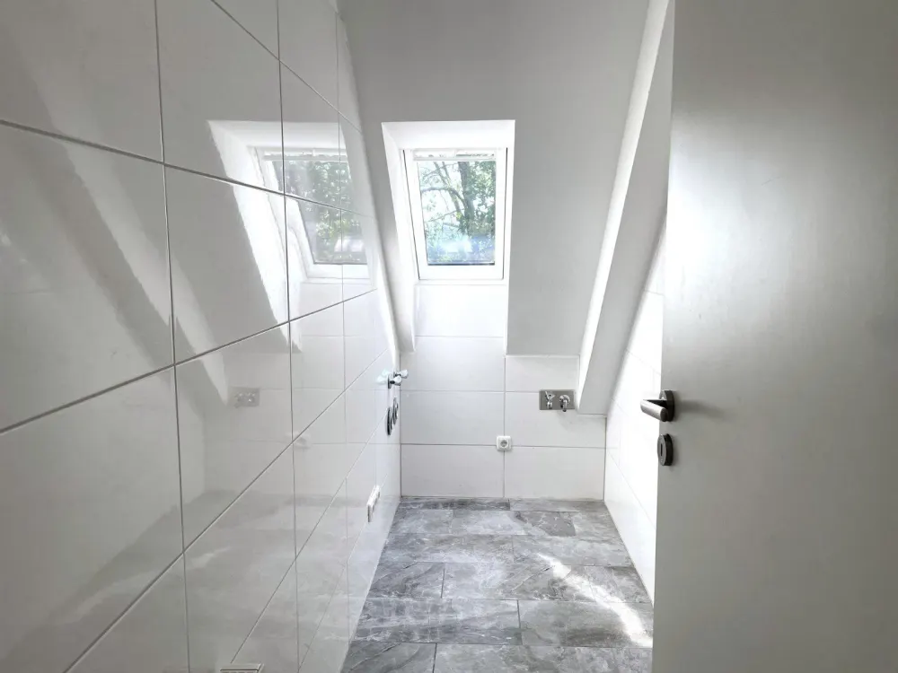 Moderne Dachgeschosswohnung in Ku´Damm Nähe - 2 Jahresvertrag