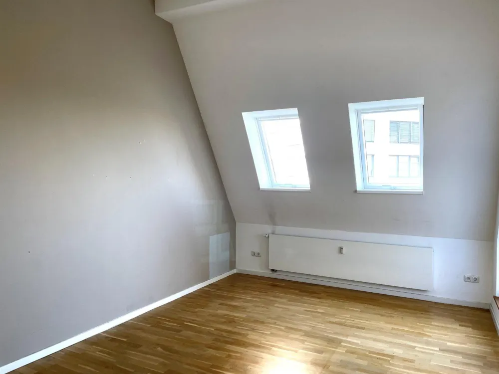 Moderne Dachgeschosswohnung in Ku´Damm Nähe - 2 Jahresvertrag