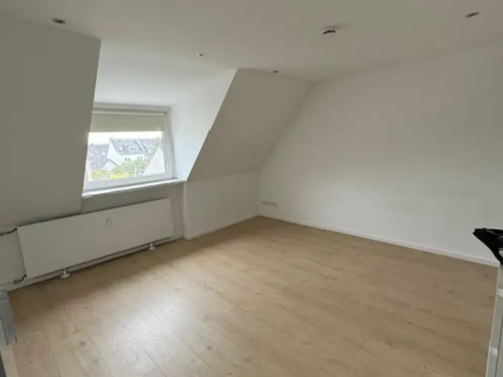 Stilvoll modernisiert: Kompaktes Apartment in Köln-Dellbrück