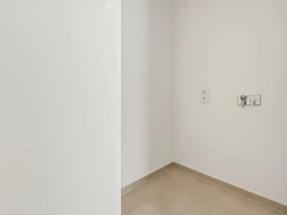 2-Room Apartment with Fitted Kitchen and High-Quality Features