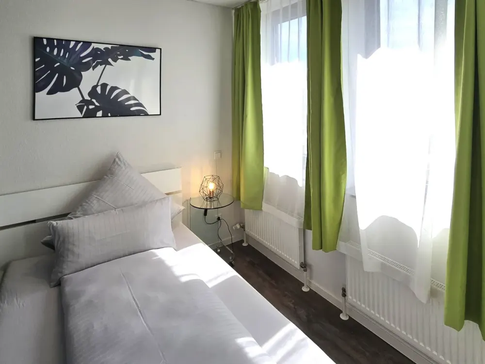 Schicke 1-Zimmer-Penthouse-Wohnung, voll ausgestattet, zentral in Niederrad