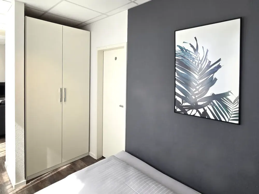 Schicke 1-Zimmer-Penthouse-Wohnung, voll ausgestattet, zentral in Niederrad