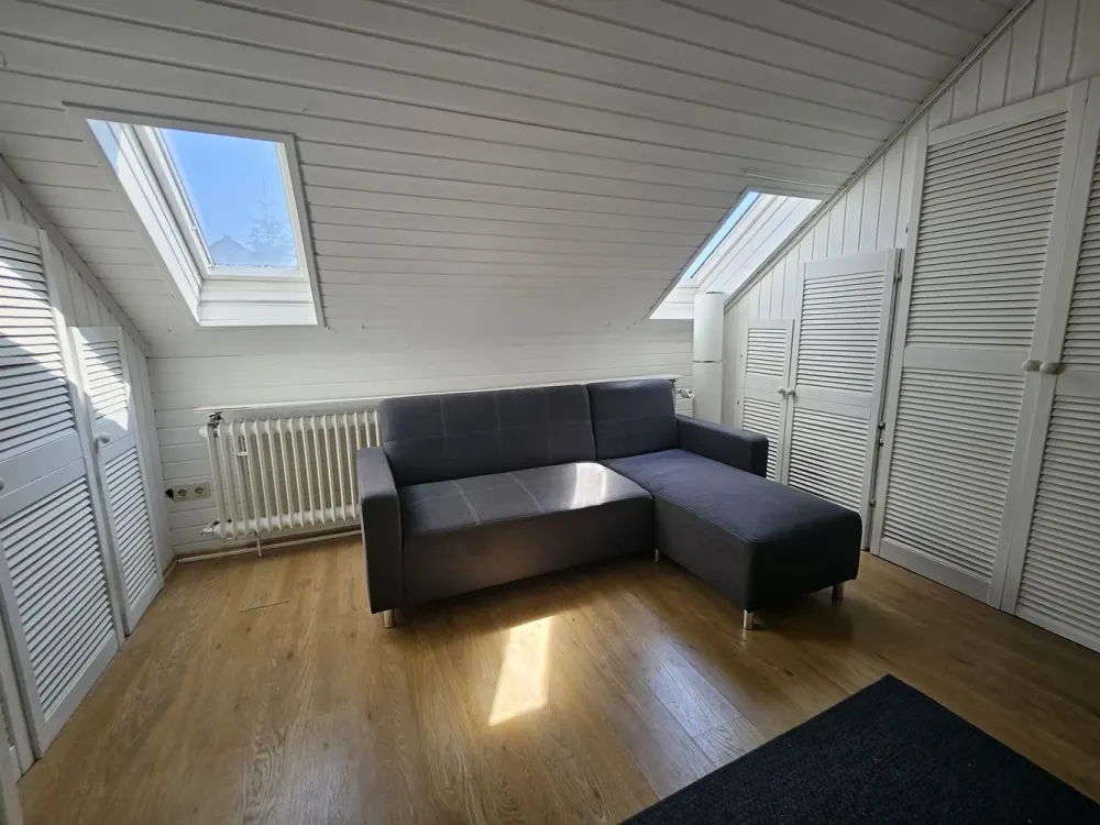 Für Pendler und Wochenendheimfahrer: Schöne, helle & komplett möblierte Wohnung in Oberursel-Mitte
