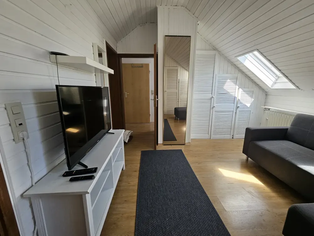 Für Pendler und Wochenendheimfahrer: Schöne, helle & komplett möblierte Wohnung in Oberursel-Mitte