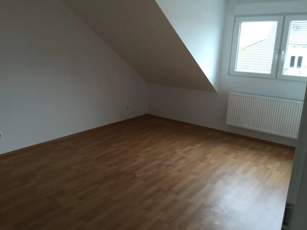 4 Zimmer DG Wohnung, in Rodgau Hainhausen