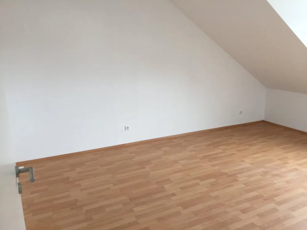 4 Zimmer DG Wohnung, in Rodgau Hainhausen