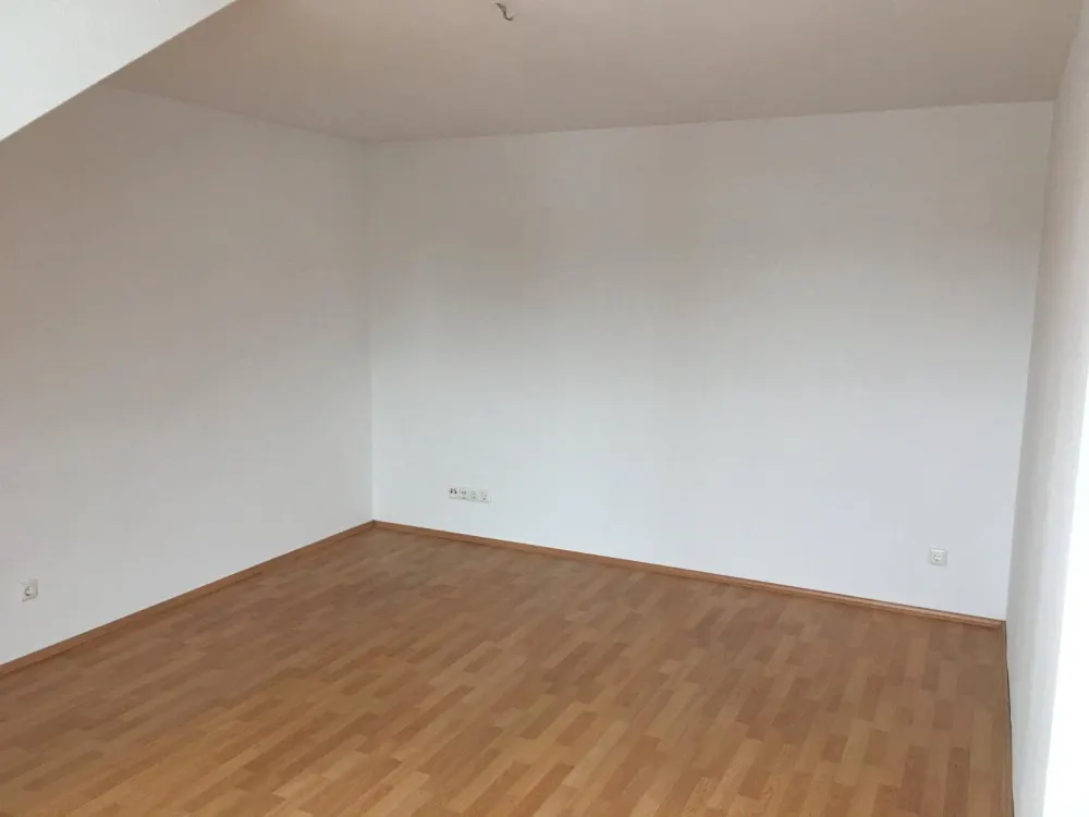 4 Zimmer DG Wohnung, in Rodgau Hainhausen