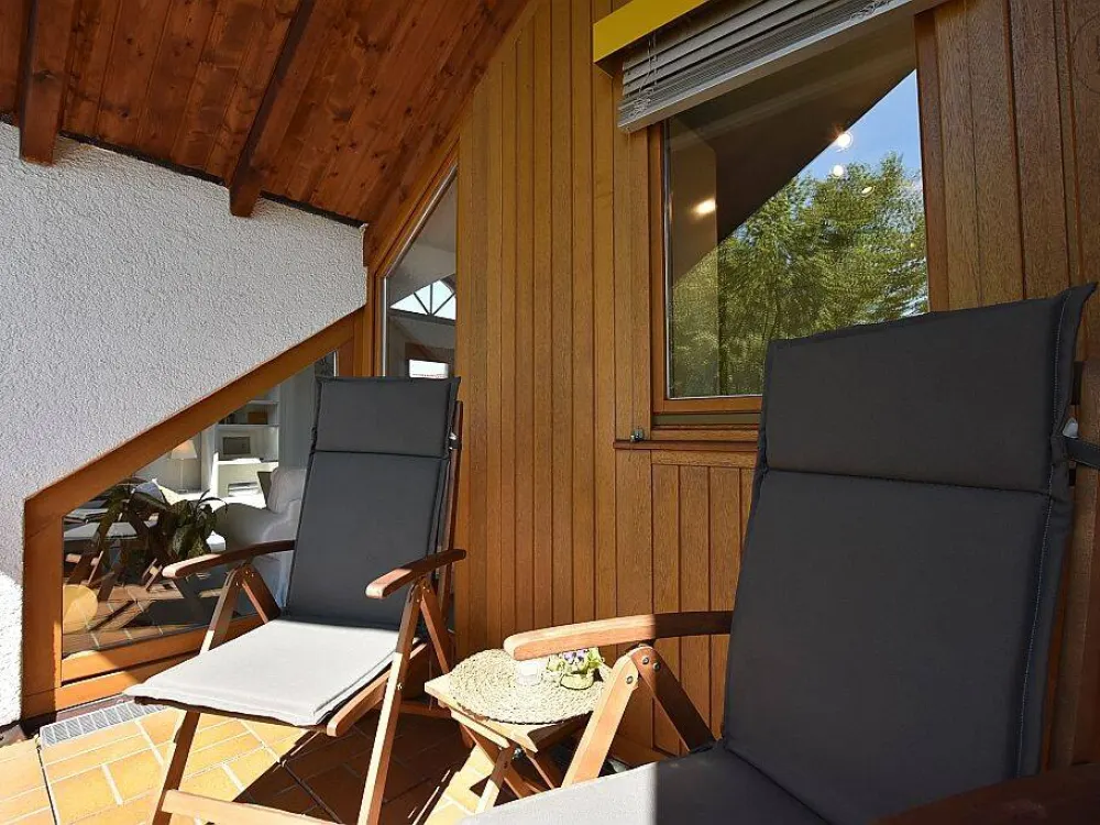 Charmante möblierte DG-Wohnung mit Internet und TG-Stellplatz in Stuttgart Birkach