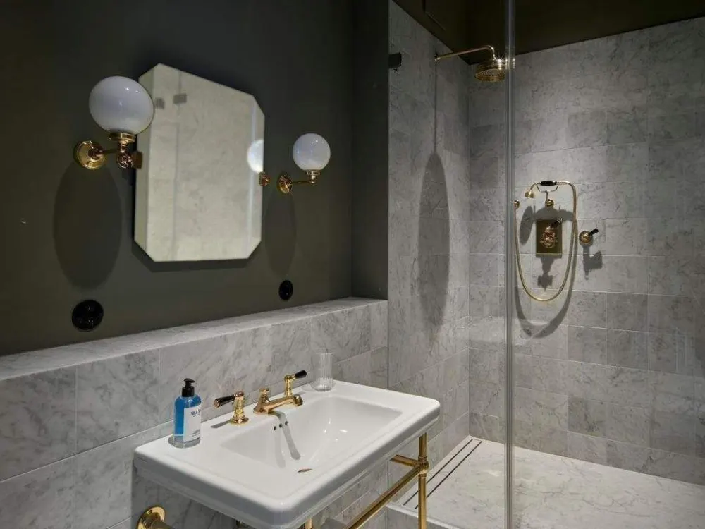 Komplett möblierte wunderschöne 3 Zimmer-Maisonette-Wohnung, W 22.03, 154 m²