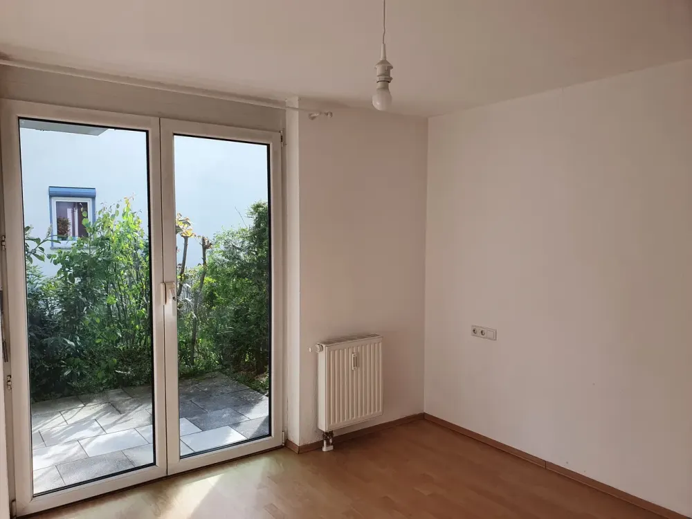 *** Sonnen-Terrasse mit 2 Zimmern und grünem Ausblick***