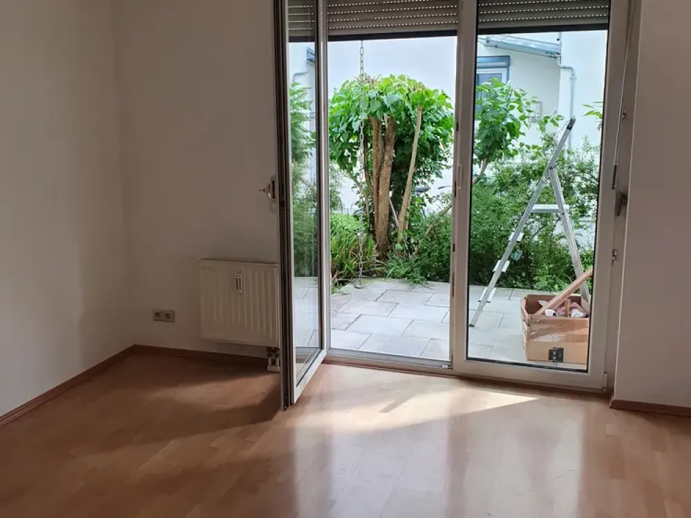*** Sonnen-Terrasse mit 2 Zimmern und grünem Ausblick***