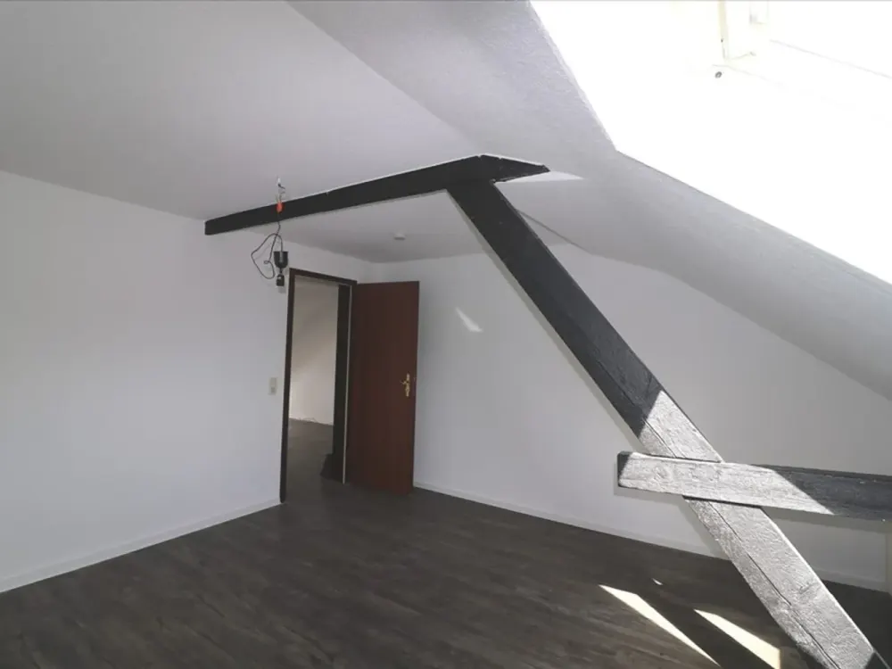 *3 Zimmer mit Flair im Dachgeschoss* in Krefeld, Hardenbergstr.
