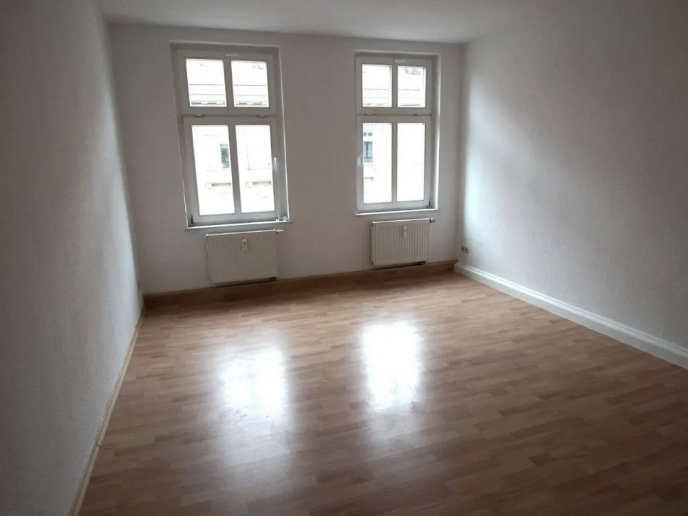 2-room apartment in Lindenau, laminate, bathtub