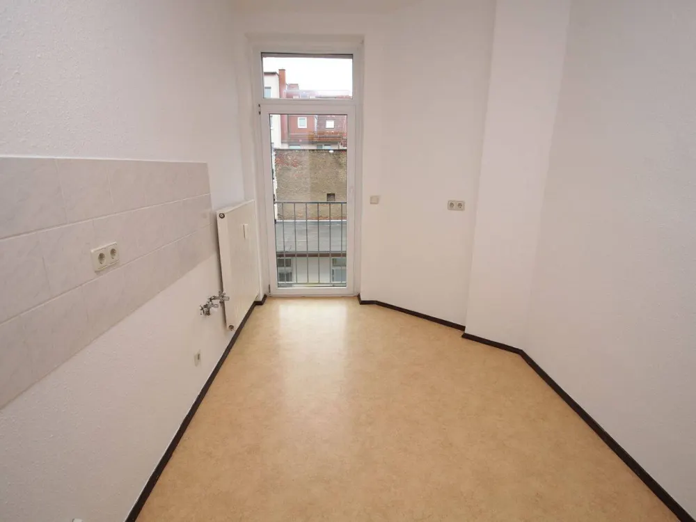 2-room apartment in Lindenau, laminate, bathtub