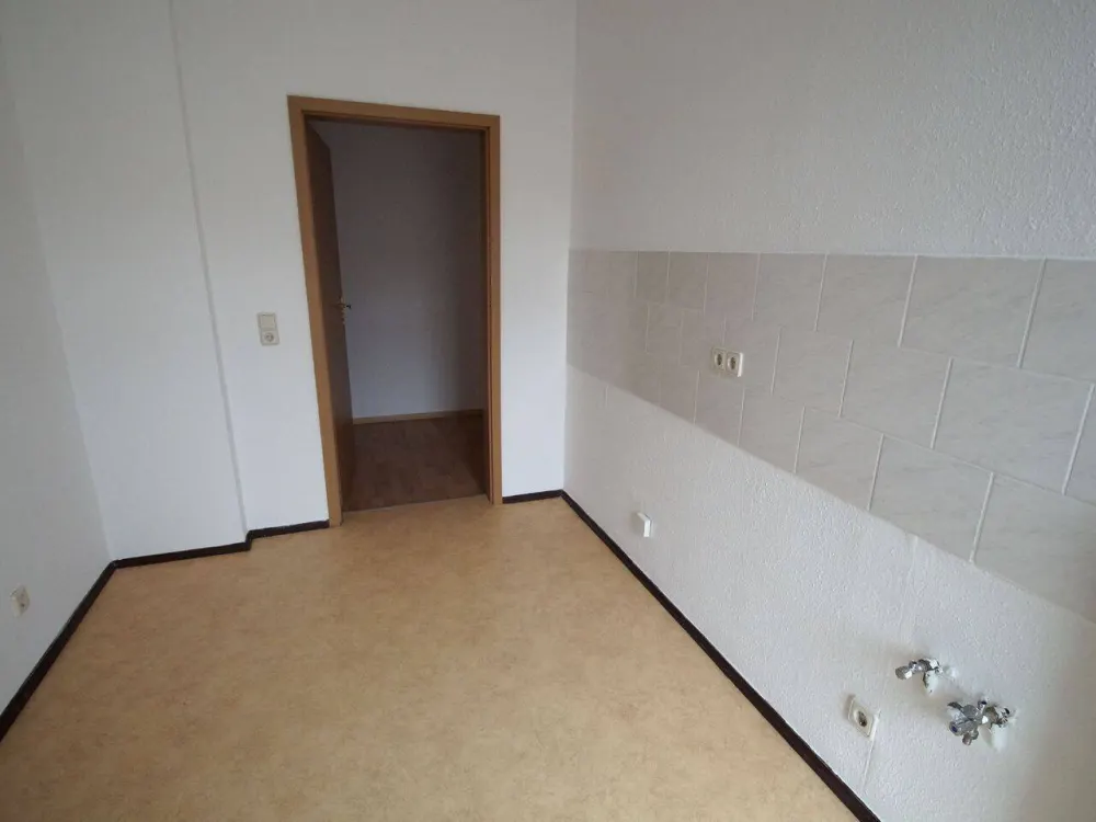 2-room apartment in Lindenau, laminate, bathtub