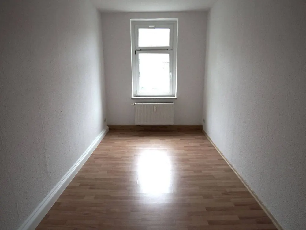 2-room apartment in Lindenau, laminate, bathtub