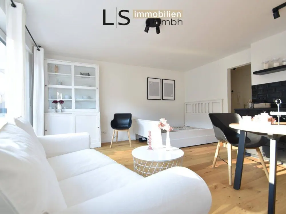 *Exklusives Apartment - vollständig möbliert, mit Balkon & Stellplatz!*