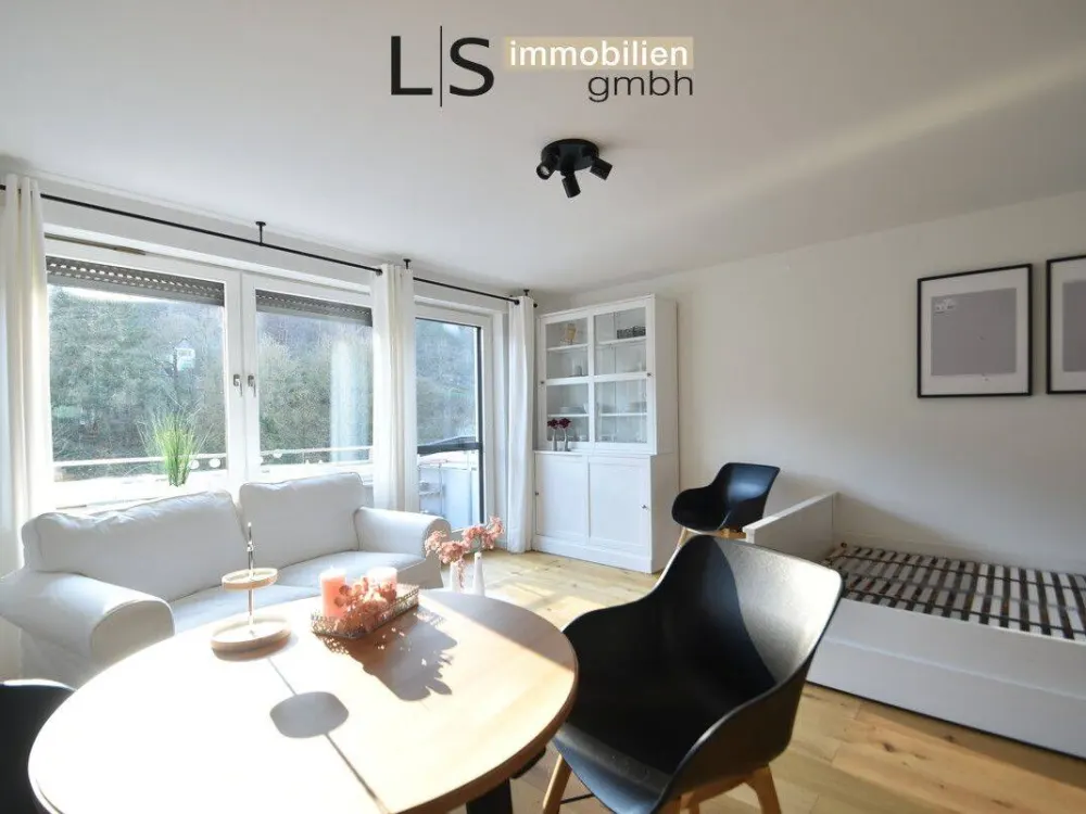 *Exklusives Apartment - vollständig möbliert, mit Balkon & Stellplatz!*