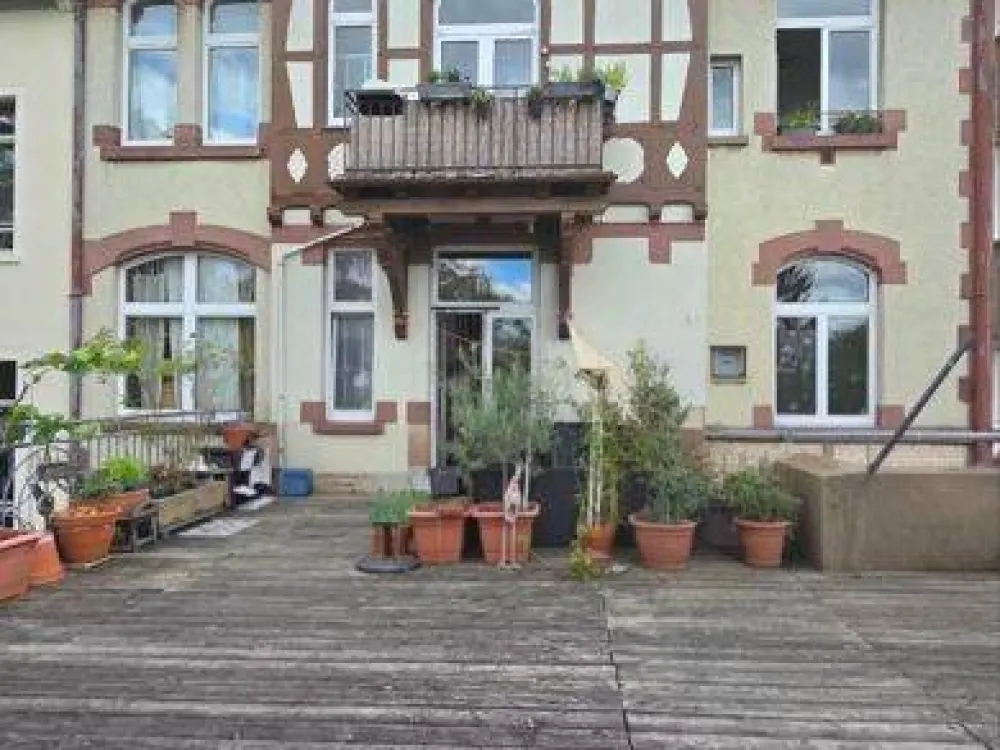 Frankfurt/Main - City, near Oederweg and Eschenheimer Turm, spacious and classic 5-room old building apartment with unique 70 sqm large terrace