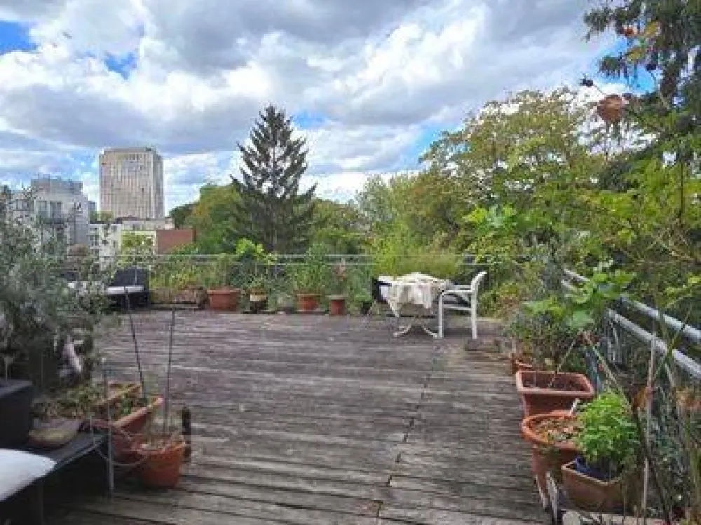 Frankfurt/Main - City, near Oederweg and Eschenheimer Turm, spacious and classic 5-room old building apartment with unique 70 sqm large terrace