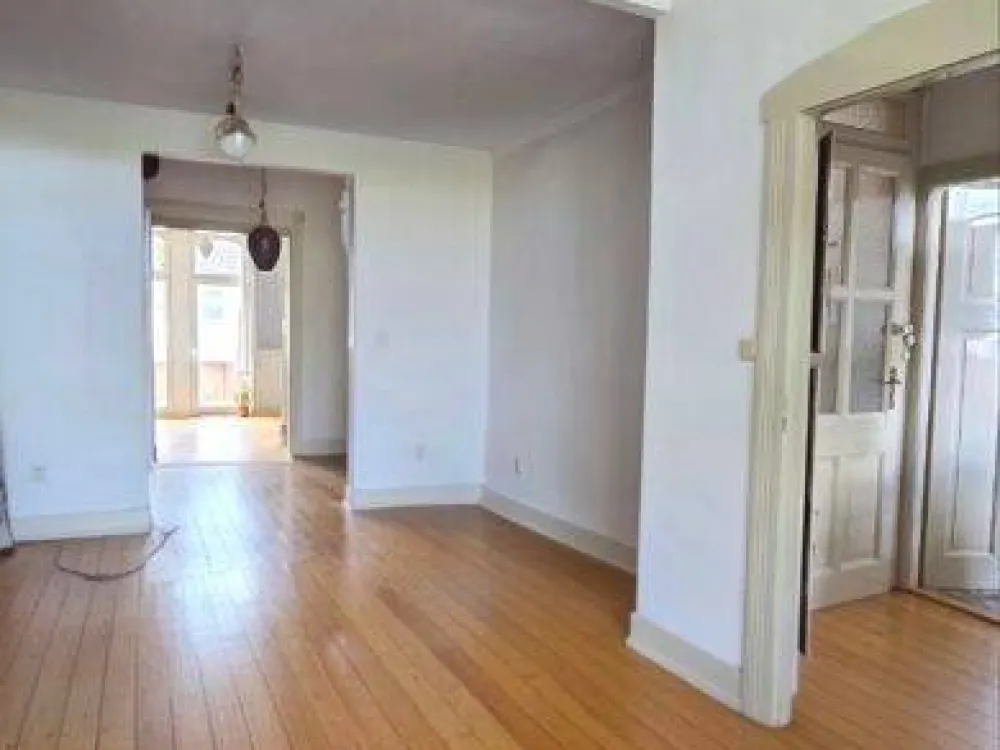 Frankfurt/Main - City, near Oederweg and Eschenheimer Turm, spacious and classic 5-room old building apartment with unique 70 sqm large terrace