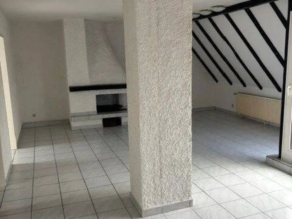 Teilmodernisierte 3-Zimmer-Maisonette-Dachgeschoßwohnung mit Balkon in Köln-Buchheim