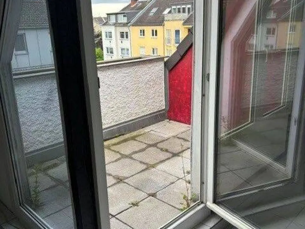 Teilmodernisierte 3-Zimmer-Maisonette-Dachgeschoßwohnung mit Balkon in Köln-Buchheim