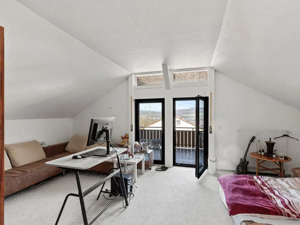 Großzügige 3-Zimmer-Dachgeschosswohnung mit Dachterrase + Balkon
