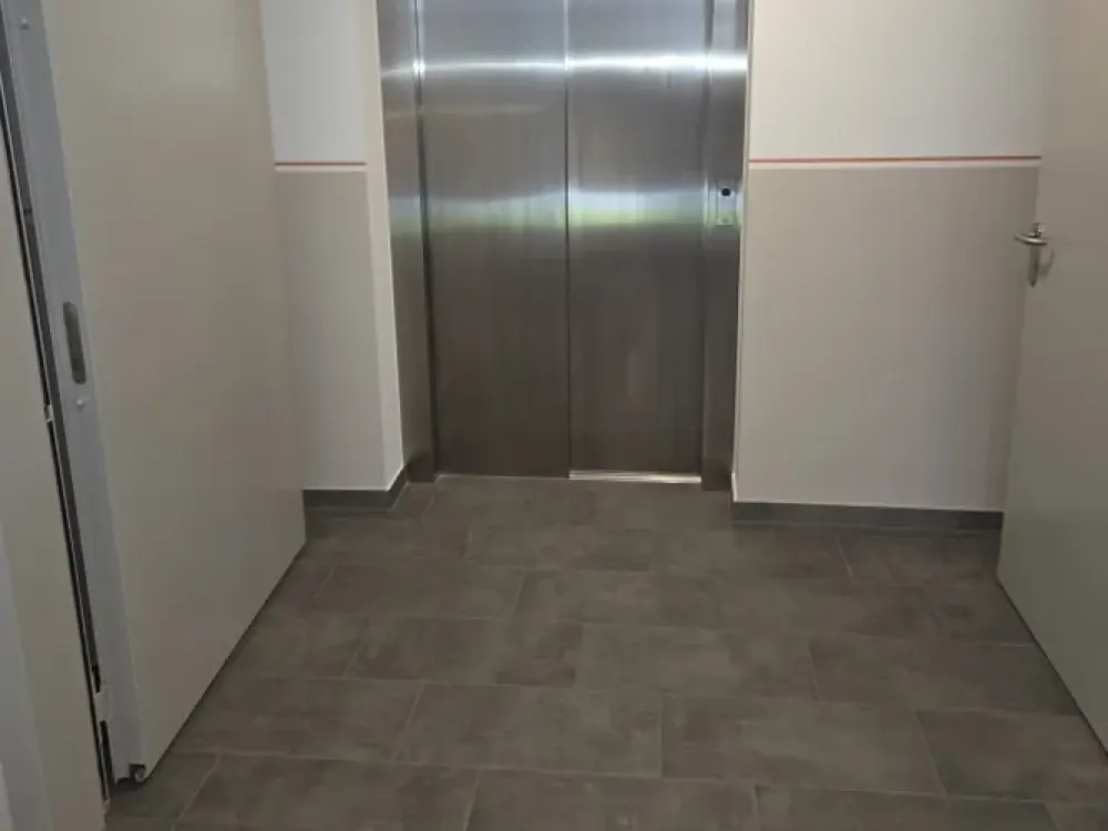 Hochwertiger Erstbezug! Neubau, schöne Terrasse, modernes Bad, Fußbodenheizung!