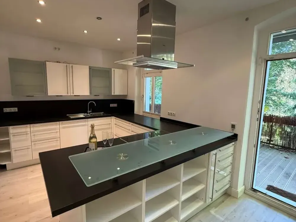 Living with Style - Luxurious Ambiance Meets Green Idyllic