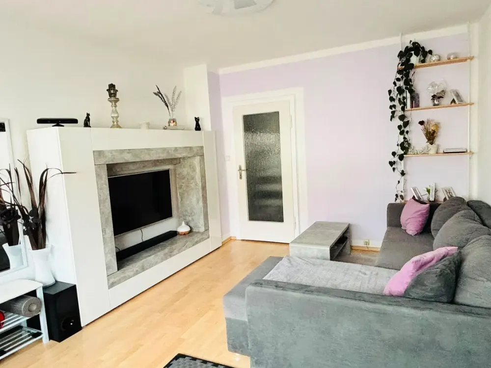 Ruhige und sanierte Wohnung mit zwei Zimmern und Balkon in Nürnberg