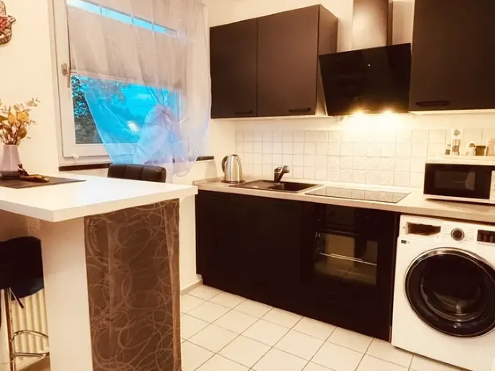 Ruhige und sanierte Wohnung mit zwei Zimmern und Balkon in Nürnberg