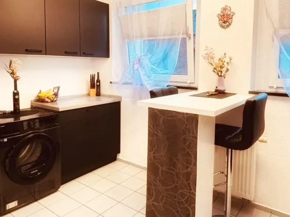 Ruhige und sanierte Wohnung mit zwei Zimmern und Balkon in Nürnberg
